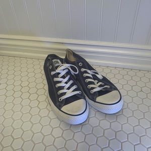 Blue converse sneakers! 6.5 mens ~ 8.5 women’s